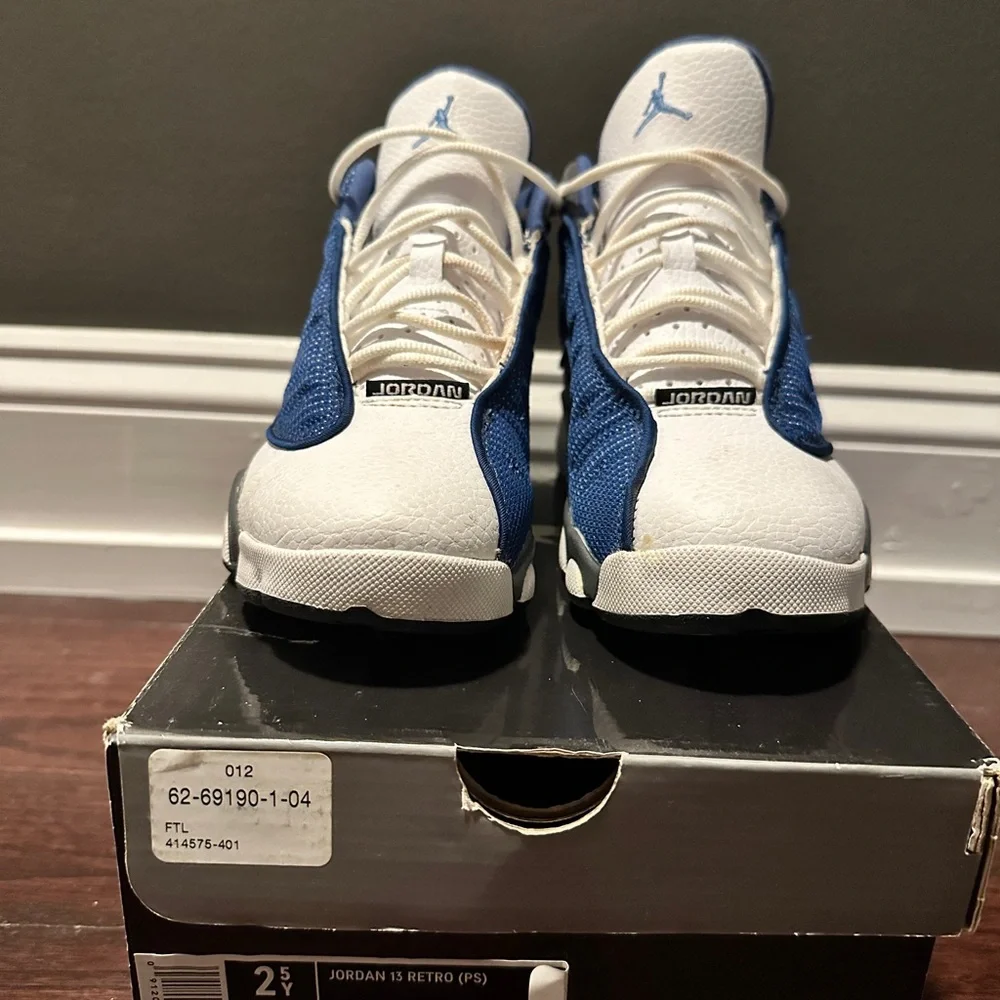 Jordan Retro 13 | Kids SZ 2.5 | French Blue/University Blue-Flint Grey-White - Picture 3 of 6